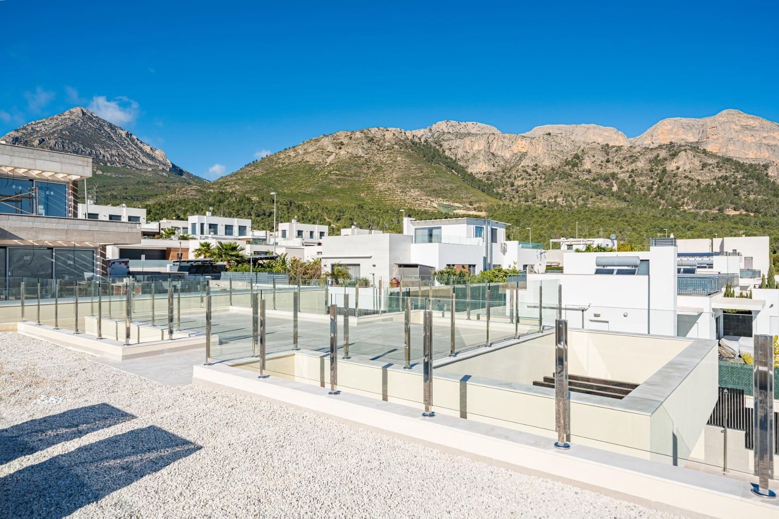 4 bedroom Villa for sale in Polop with pool - € 970,000 (Ref: 9646777)