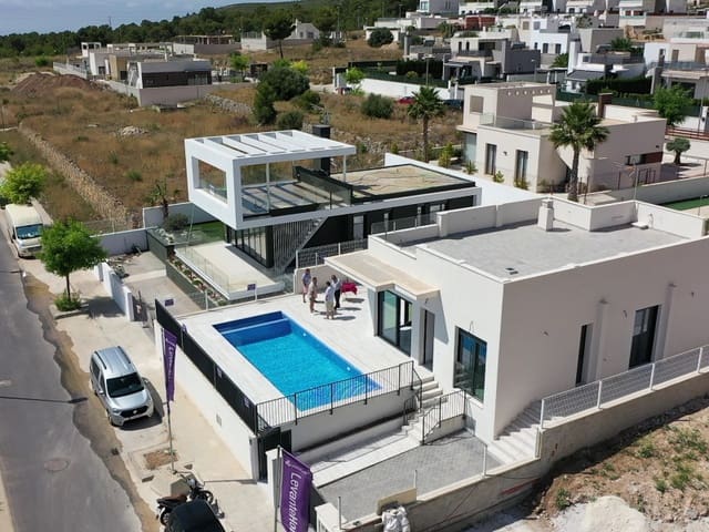 3 bedroom Villa for sale in Polop with pool - € 500,000 (Ref: 9738105)