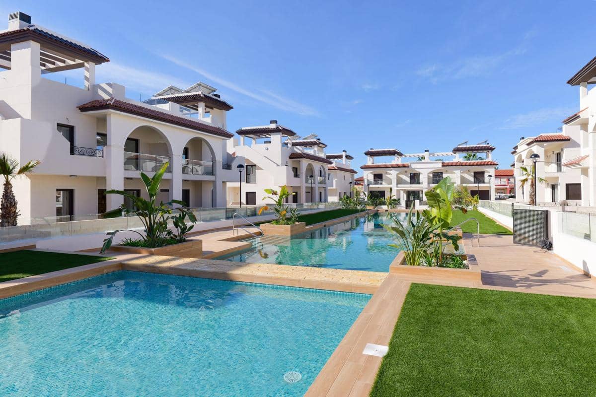 2 bedroom Apartment for sale in Rojales with pool - € 308,000 (Ref: 9738189)