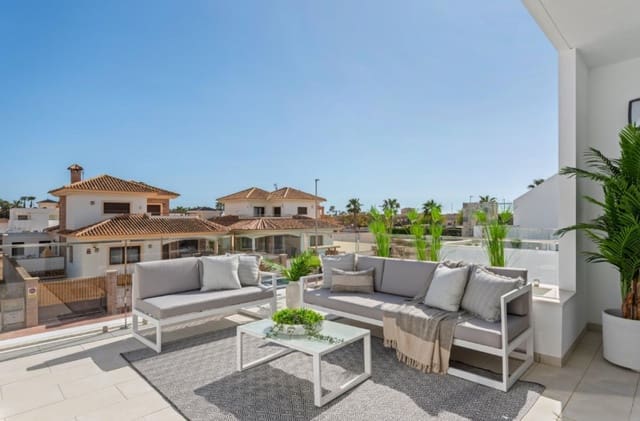 Chalet de 3 habitaciones en Los Alcázares en venta con piscina - 479.951 € (Ref: 9738279)