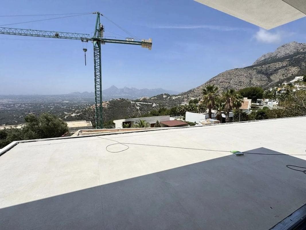 4 bedroom Villa for sale in Altea with pool - € 2,690,000 (Ref: 9740338)