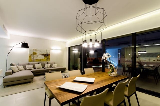 4 Zimmer Villa zu verkaufen in Campoamor, Orihuela mit Pool - 1.195.000 € (Ref: 9960379)