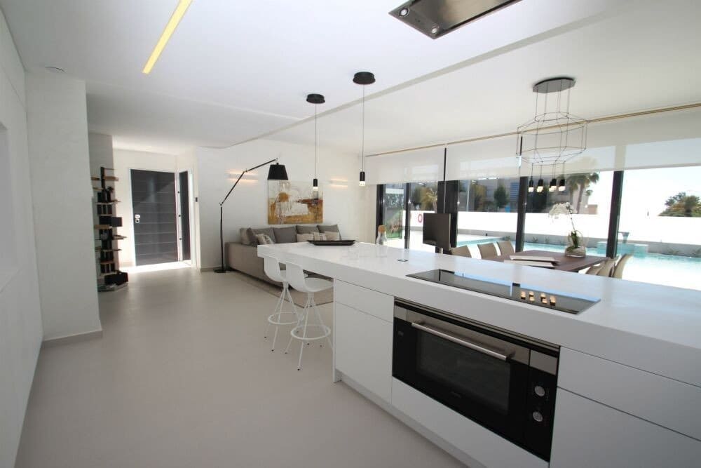 4 slaapkamer Villa te koop in Campoamor met zwembad - € 1.195.000 (Ref: 9960379)