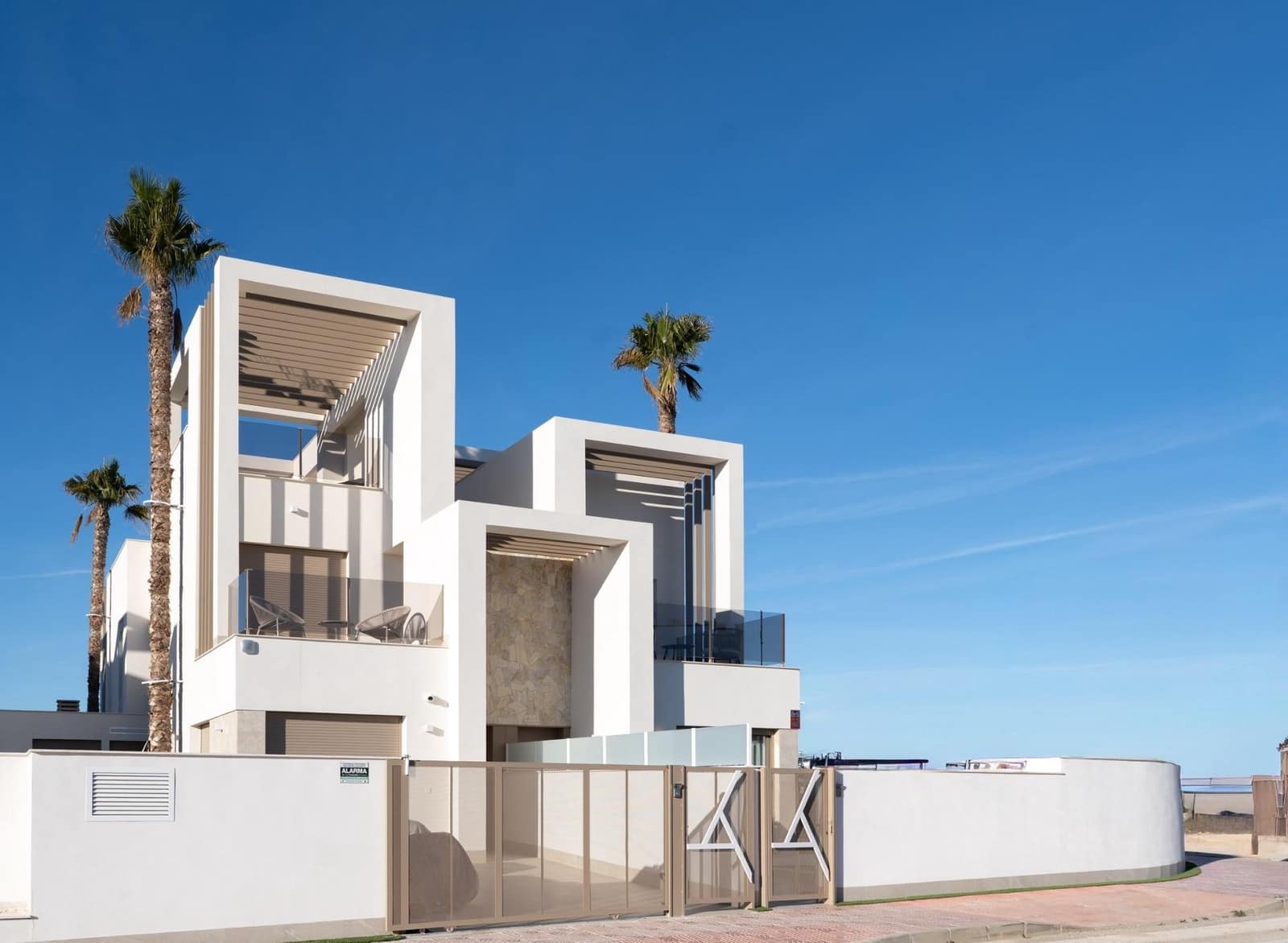 3 soveværelse Villa til salg i Los Alcazares med swimmingpool - € 645.000 (Ref: 9960467)