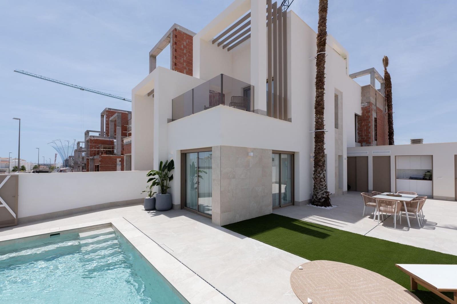 3 soveværelse Villa til salg i Los Alcazares med swimmingpool - € 645.000 (Ref: 9960467)
