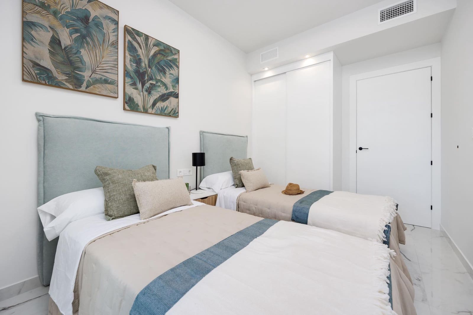 2 bedroom Apartment for sale in San Miguel de Salinas with pool - € 244,000 (Ref: 9960623)