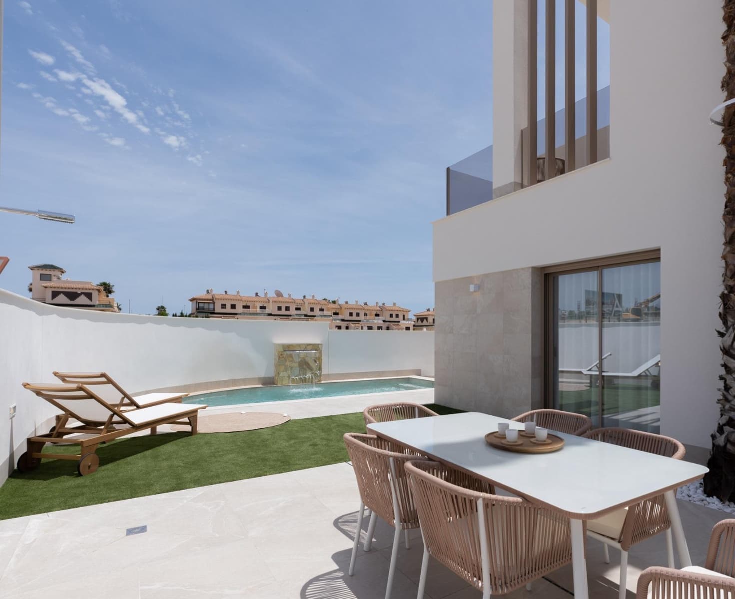 3 soveværelse Villa til salg i Los Alcazares med swimmingpool - € 469.000 (Ref: 9960947)