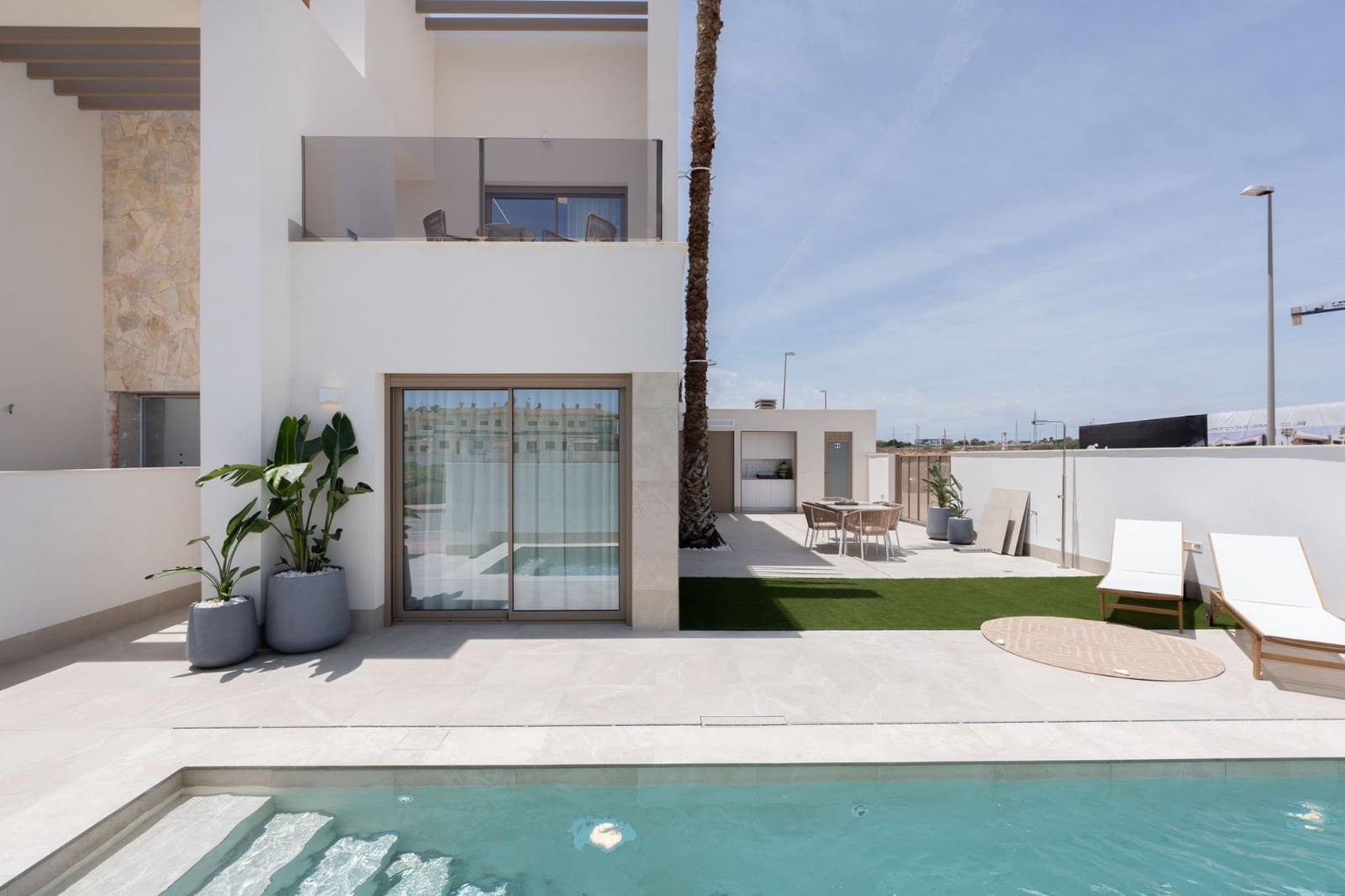 3 soveværelse Villa til salg i Los Alcazares med swimmingpool - € 469.000 (Ref: 9960947)
