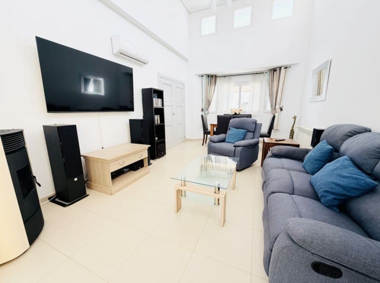 2 soveværelse Villa til salg i La Torre Golf Resort med swimmingpool - € 310.000 (Ref: 10046752)