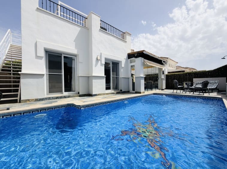 2 soveværelse Villa til salg i La Torre Golf Resort med swimmingpool - € 310.000 (Ref: 10046752)
