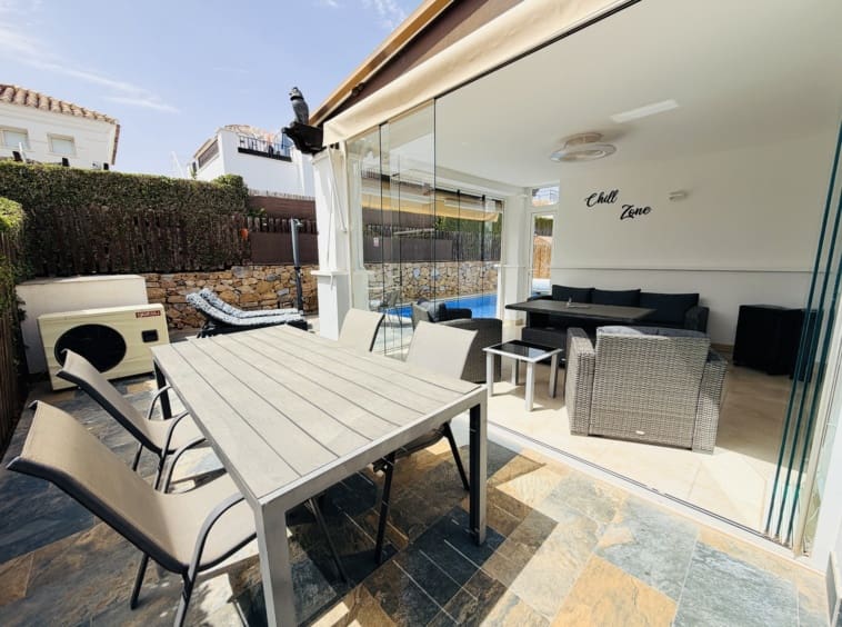 2 soveværelse Villa til salg i La Torre Golf Resort med swimmingpool - € 310.000 (Ref: 10046752)