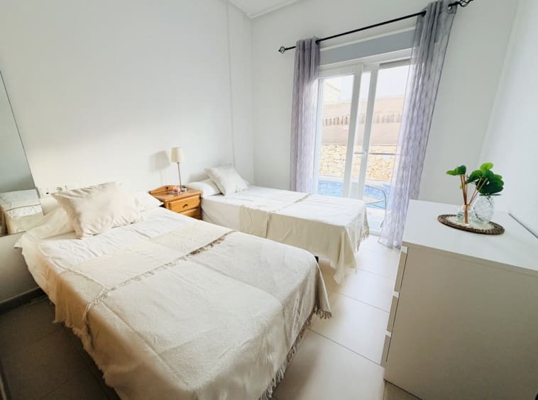 2 soveværelse Villa til salg i La Torre Golf Resort med swimmingpool garage - € 299.950 (Ref: 10046752)