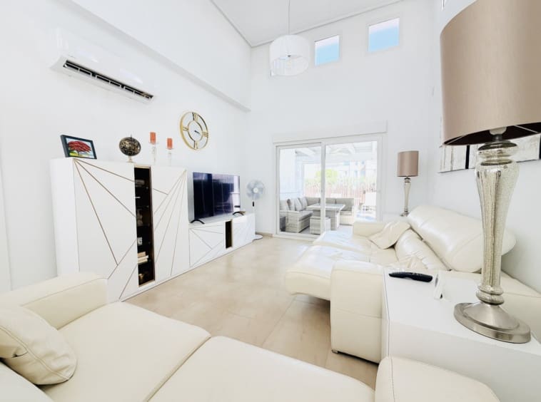 2 makuuhuone Huvila myytävänä paikassa La Torre Golf Resort mukana uima-altaan 
autotalli - 292 000 € (Ref: 10098539)