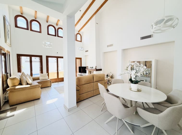 4 sovrum Villa till salu i El Valle Golf Resort med pool - 479 950 € (Ref: 10109051)