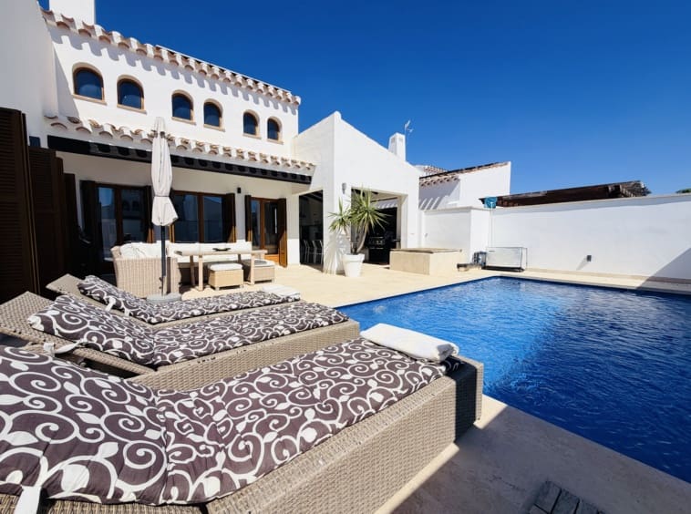 4 sovrum Villa till salu i El Valle Golf Resort med pool - 479 950 € (Ref: 10109051)