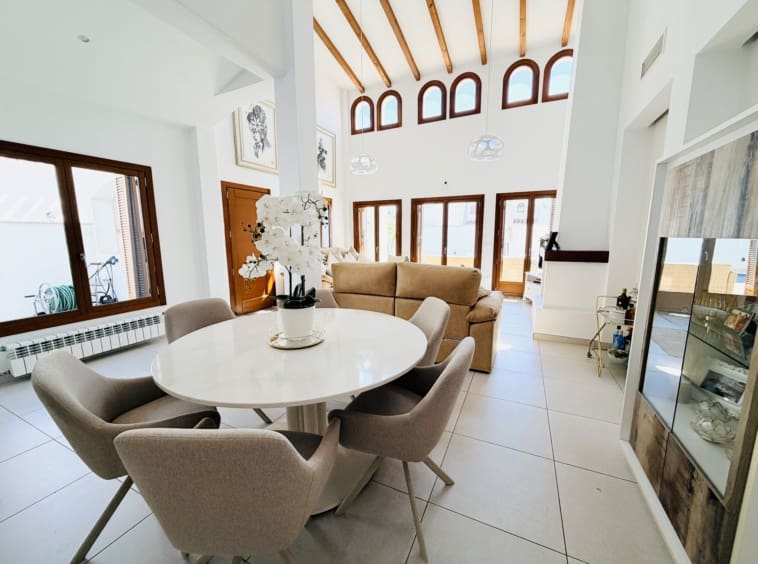 4 sovrum Villa till salu i El Valle Golf Resort med pool - 479 950 € (Ref: 10109051)