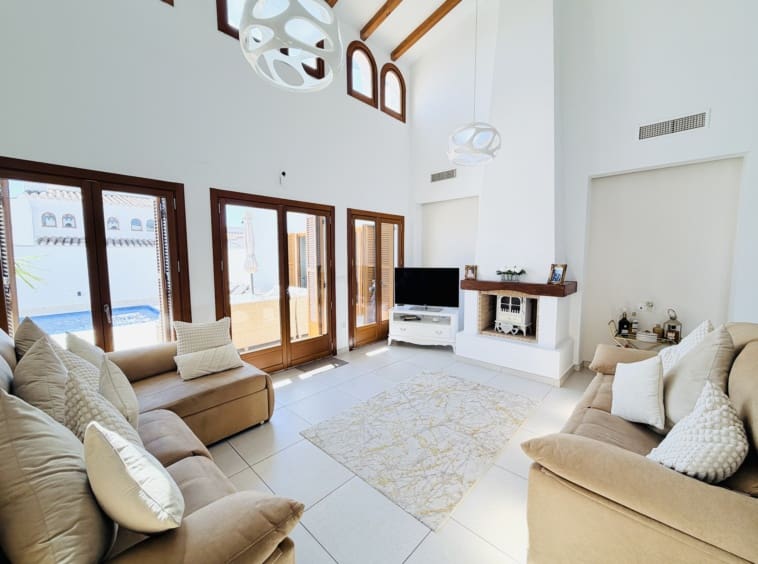 4 sovrum Villa till salu i El Valle Golf Resort med pool - 479 950 € (Ref: 10109051)