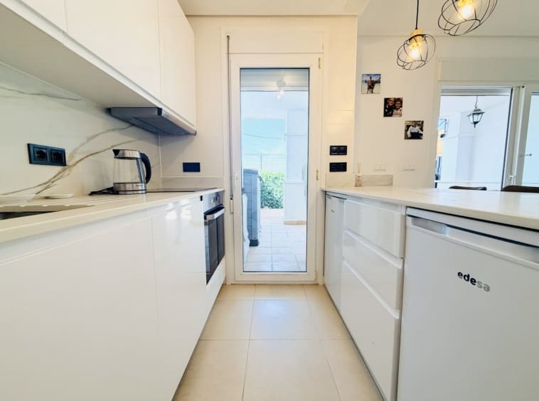 2 makuuhuone Omakotitalo myytävänä paikassa La Torre Golf Resort mukana uima-altaan 
autotalli - 243 000 € (Ref: 10148254)