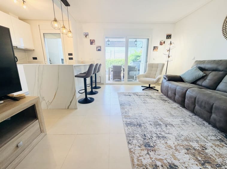 2 makuuhuone Omakotitalo myytävänä paikassa La Torre Golf Resort mukana uima-altaan 
autotalli - 243 000 € (Ref: 10148254)