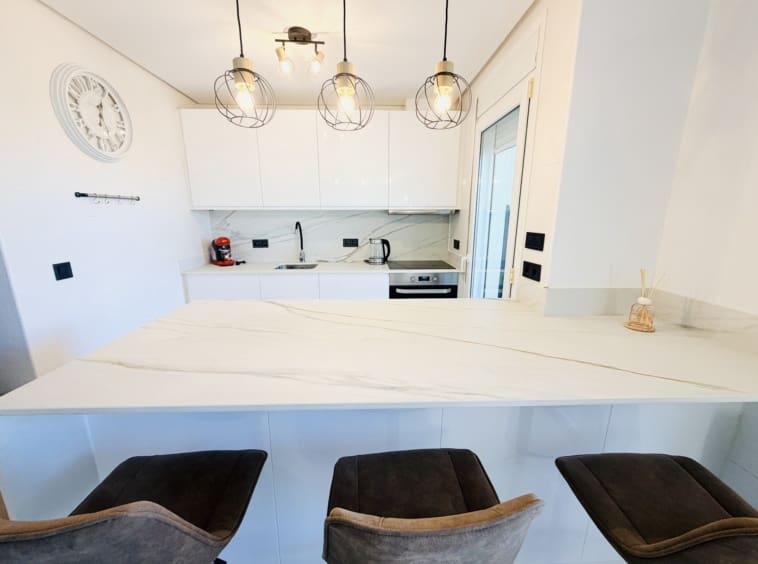 2 makuuhuone Omakotitalo myytävänä paikassa La Torre Golf Resort mukana uima-altaan 
autotalli - 243 000 € (Ref: 10148254)