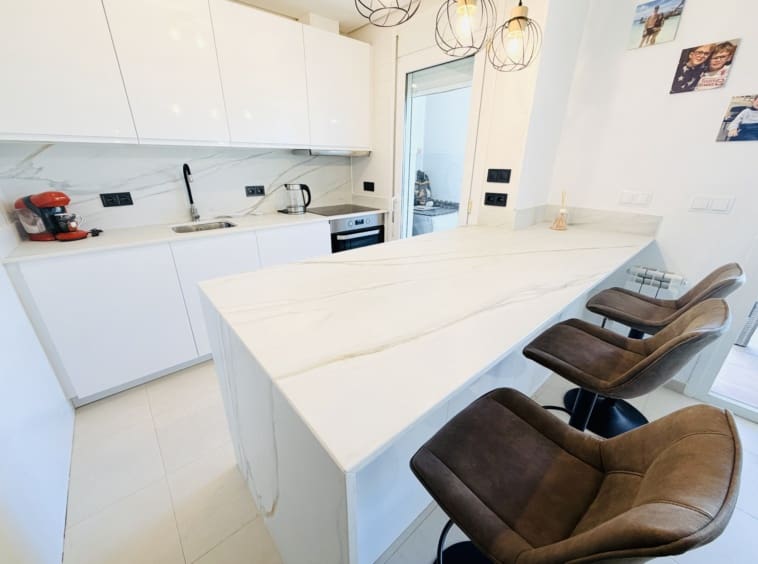 2 makuuhuone Omakotitalo myytävänä paikassa La Torre Golf Resort mukana uima-altaan 
autotalli - 243 000 € (Ref: 10148254)