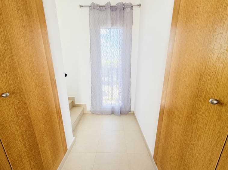 2 makuuhuone Omakotitalo myytävänä paikassa La Torre Golf Resort mukana uima-altaan 
autotalli - 243 000 € (Ref: 10148254)