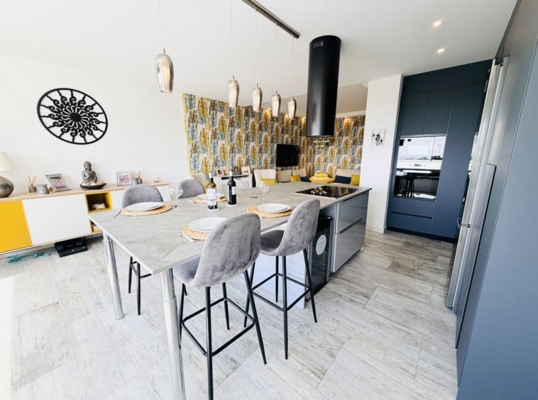 Apartamento de 2 habitaciones en El Valle Golf Resort en venta con piscina garaje - 215.000 € (Ref: 10149414)