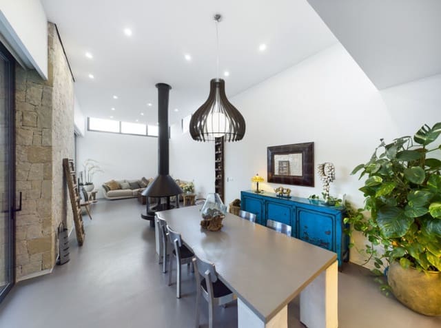 3 bedroom Villa for sale in Los Alcázares with pool - € 750,000 (Ref: 8726888)