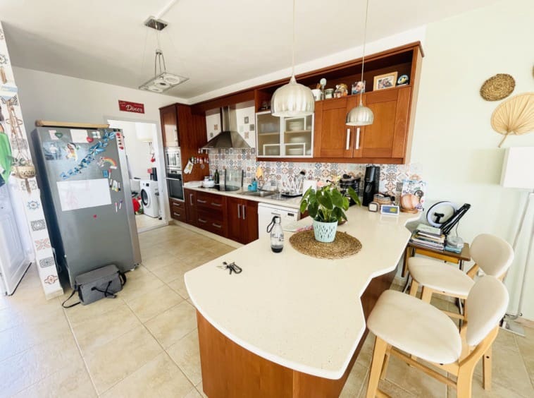 5 soveværelse Byhus til salg i El Carmoli med swimmingpool - € 295.000 (Ref: 9088330)