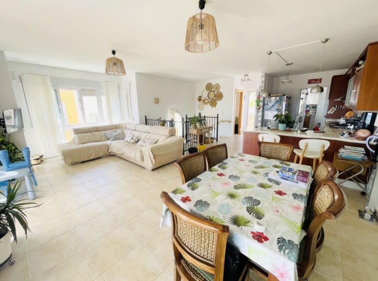 5 soveværelse Byhus til salg i El Carmoli med swimmingpool - € 295.000 (Ref: 9088330)