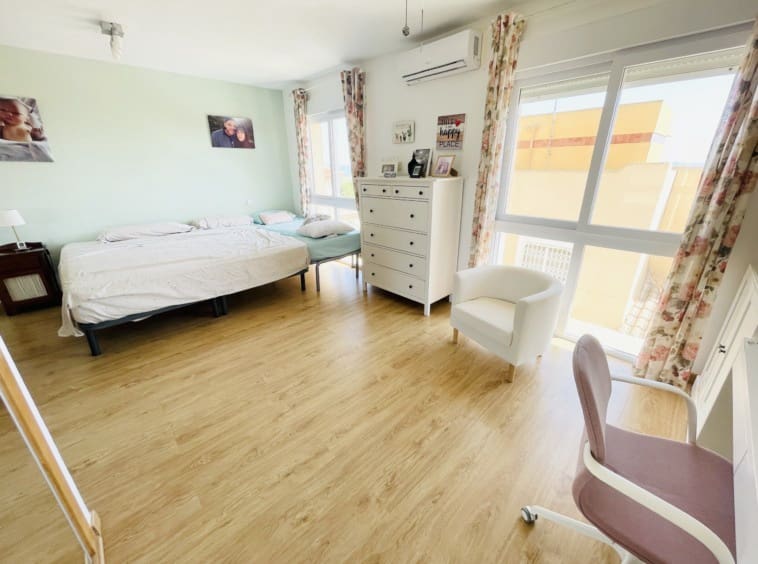 5 soveværelse Byhus til salg i El Carmoli med swimmingpool - € 295.000 (Ref: 9088330)