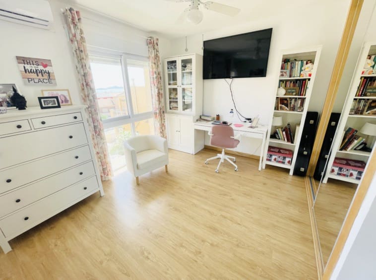 5 soveværelse Byhus til salg i El Carmoli med swimmingpool - € 295.000 (Ref: 9088330)