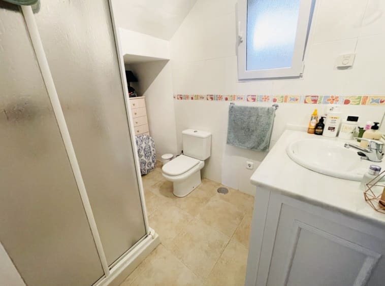 5 soveværelse Byhus til salg i El Carmoli med swimmingpool - € 295.000 (Ref: 9088330)