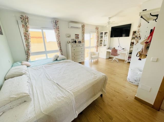 5 bedroom Townhouse for sale in El Carmoli, Cartagena with pool - € 295,000 (Ref: 9088330)