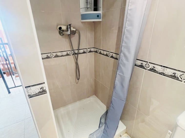 5 soveværelse Byhus til salg i El Carmoli med swimmingpool - € 295.000 (Ref: 9088330)