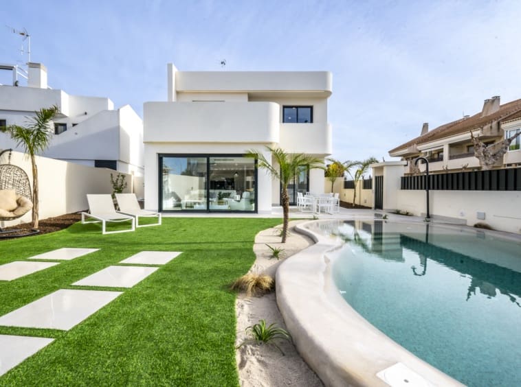 3 bedroom Villa for sale in Roldan with pool - € 395,950 (Ref: 9106228)