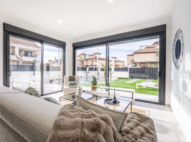 3 bedroom Villa for sale in Roldan with pool - € 395,950 (Ref: 9106228)