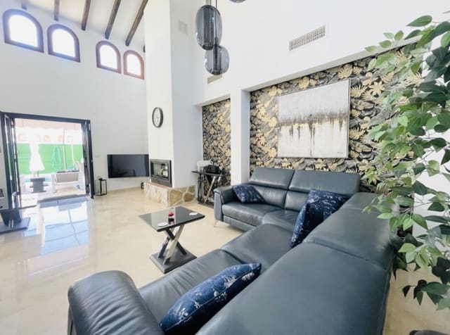 4 soveværelse Villa til salg i El Valle Golf Resort, Murcia by - € 595.000 (Ref: 9297418)