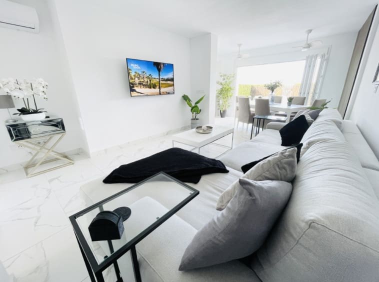 2 makuuhuone Omakotitalo myytävänä paikassa La Torre Golf Resort mukana uima-altaan - 250 000 € (Ref: 9558575)