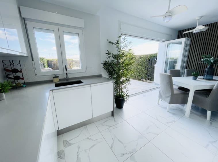 2 makuuhuone Omakotitalo myytävänä paikassa La Torre Golf Resort mukana uima-altaan - 250 000 € (Ref: 9558575)