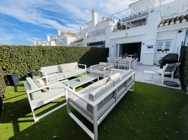 2 makuuhuone Omakotitalo myytävänä paikassa La Torre Golf Resort mukana uima-altaan - 250 000 € (Ref: 9558575)