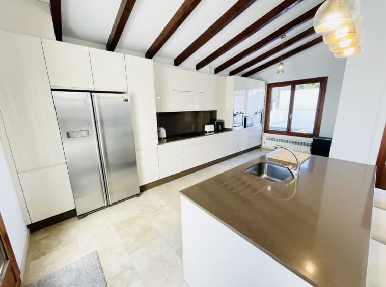 4 makuuhuone Huvila myytävänä paikassa Banos y Mendigo mukana uima-altaan - 485 000 € (Ref: 9598535)