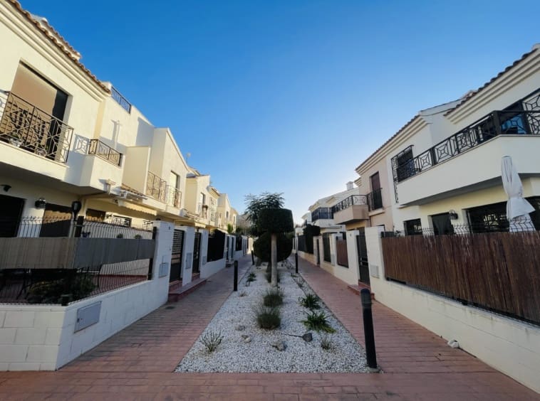 3 bedroom Townhouse for sale in San Cayetano - € 195,000 (Ref: 9627122)