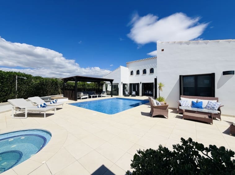 5 soverom Villa til salgs i El Valle Golf Resort med svømmebasseng - € 875 000 (Ref: 9719375)