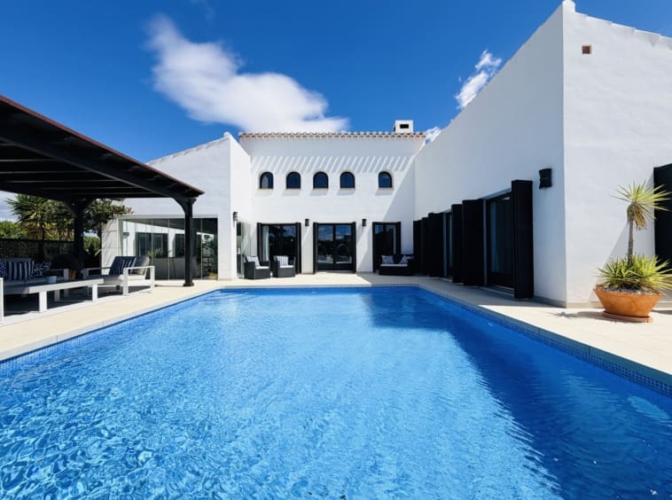 5 soverom Villa til salgs i El Valle Golf Resort med svømmebasseng - € 875 000 (Ref: 9719375)