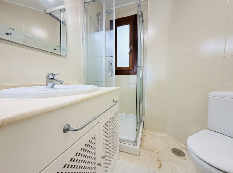 Apartamento de 2 habitaciones en El Valle Golf Resort en venta con piscina - 189.000 € (Ref: 9850827)