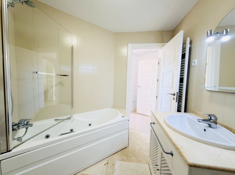 Apartamento de 2 habitaciones en El Valle Golf Resort en venta con piscina - 189.000 € (Ref: 9850827)