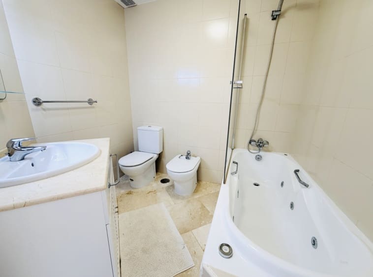 Apartamento de 2 habitaciones en El Valle Golf Resort en venta con piscina - 189.000 € (Ref: 9850827)