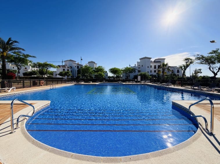 Apartamento de 2 habitaciones en El Valle Golf Resort en venta con piscina - 189.000 € (Ref: 9850827)