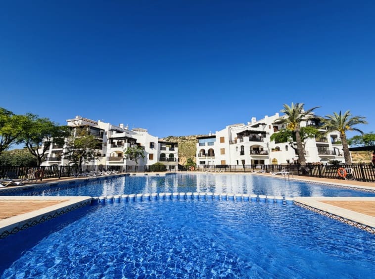 Apartamento de 2 habitaciones en El Valle Golf Resort en venta con piscina - 189.000 € (Ref: 9850827)